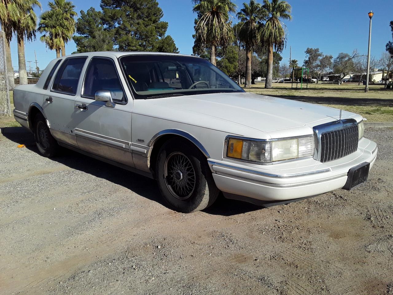 1lnlm82w5py743570 1LNLM82W5PY743570 1993 Lincoln Town Car Signature