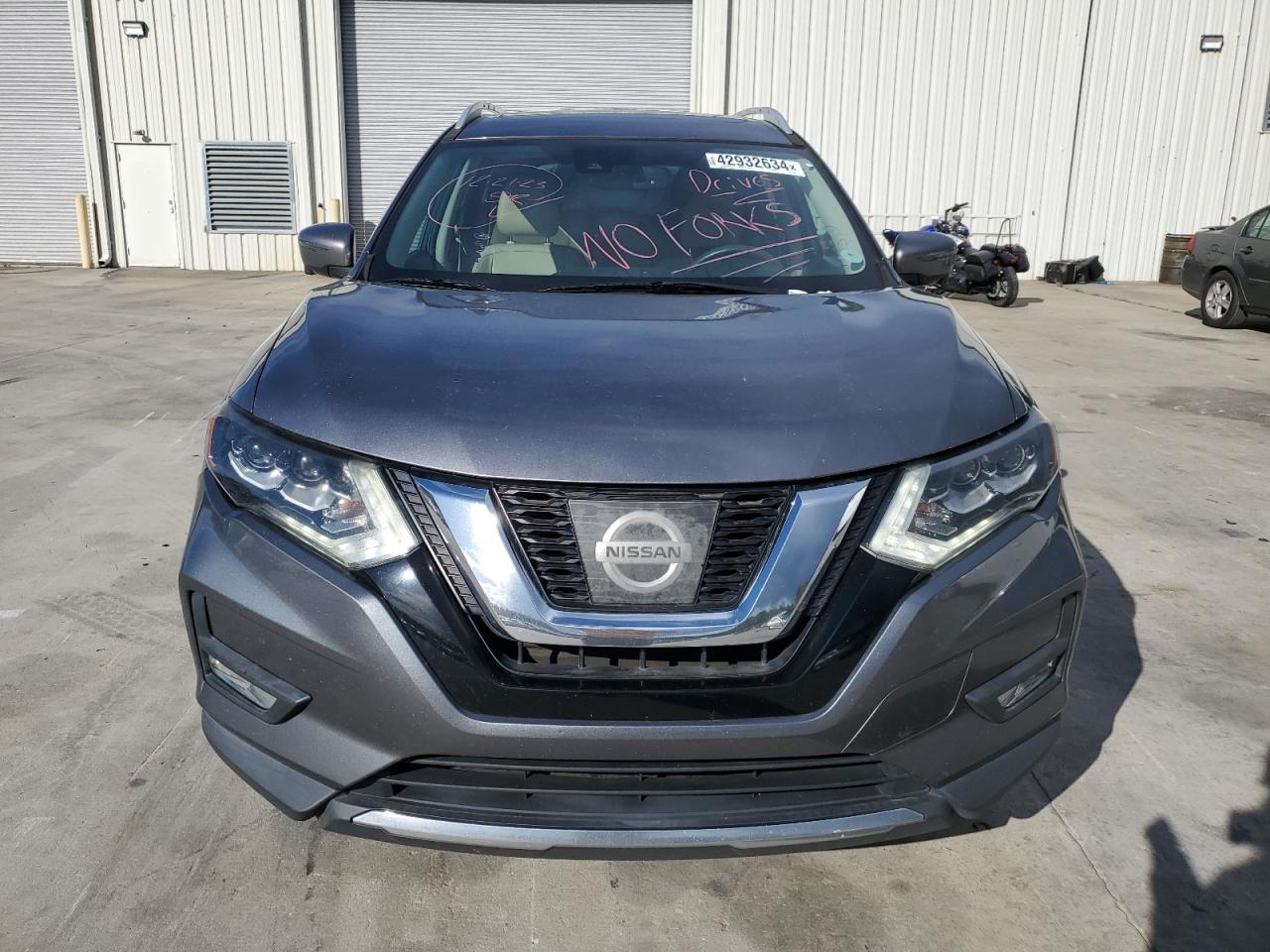 2017 Nissan Rogue S vin: 5N1AT2MT1HC753828