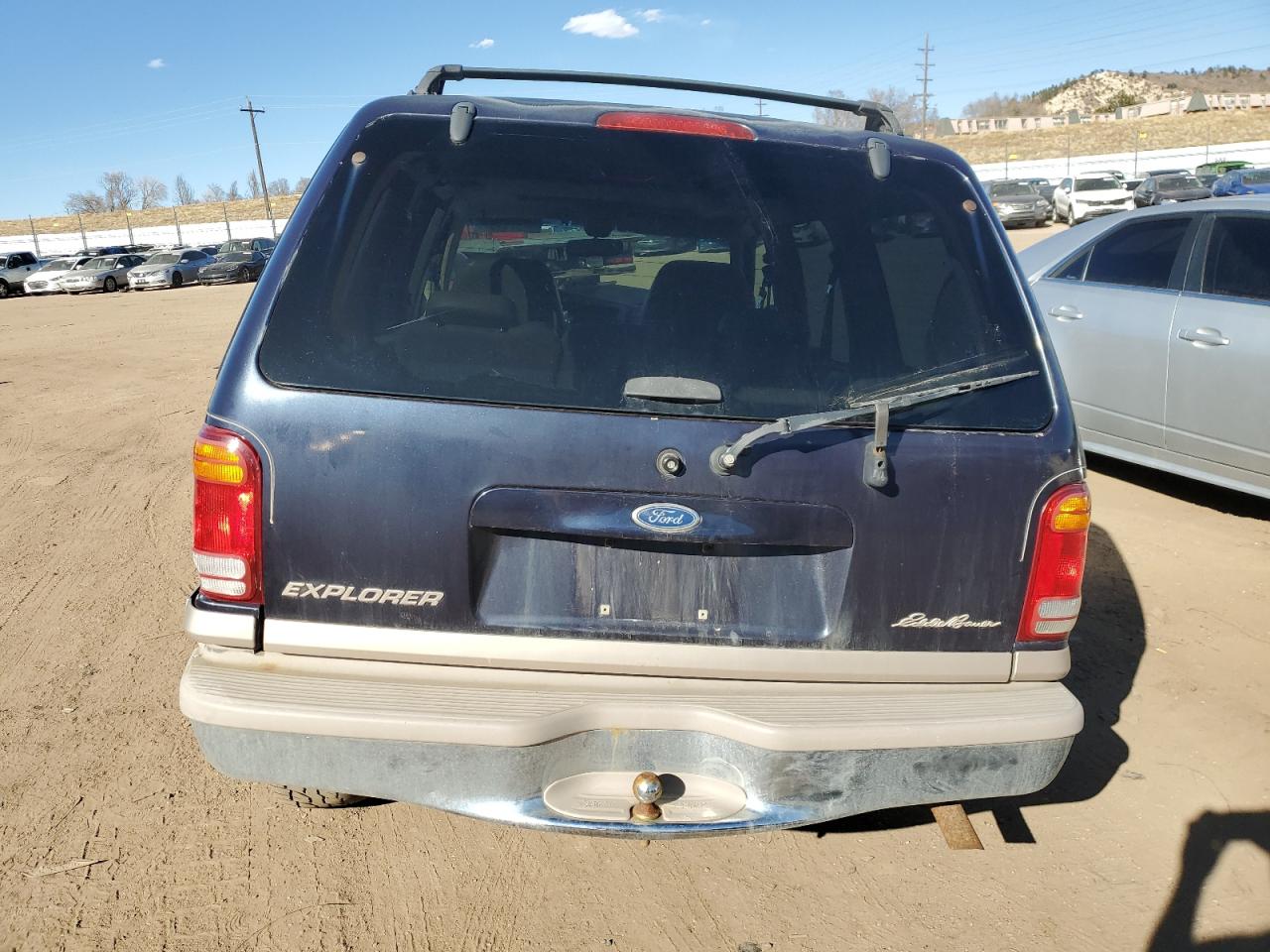 1FMDU74E0YZA69617 2000 Ford Explorer Eddie Bauer