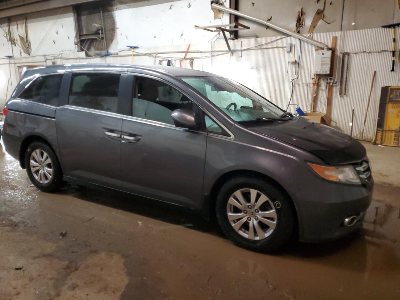 2016 Honda Odyssey Se vin: 5FNRL5H38GB125706