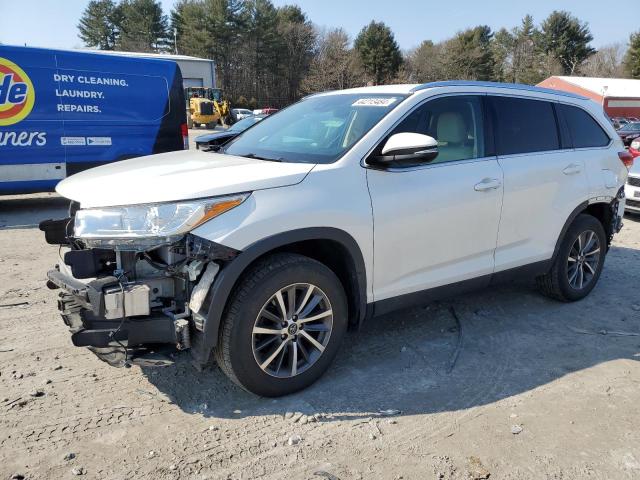 VIN 5TDJZRFH3KS575964 2019 Toyota Highlander, SE no.1