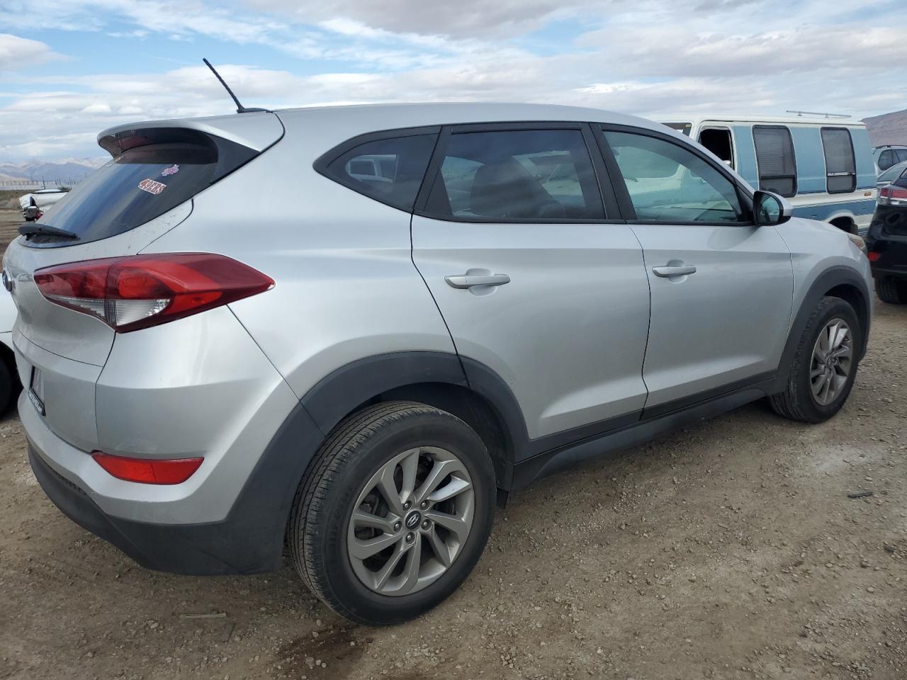 KM8J23A4XGU192303 2016 Hyundai Tucson Se