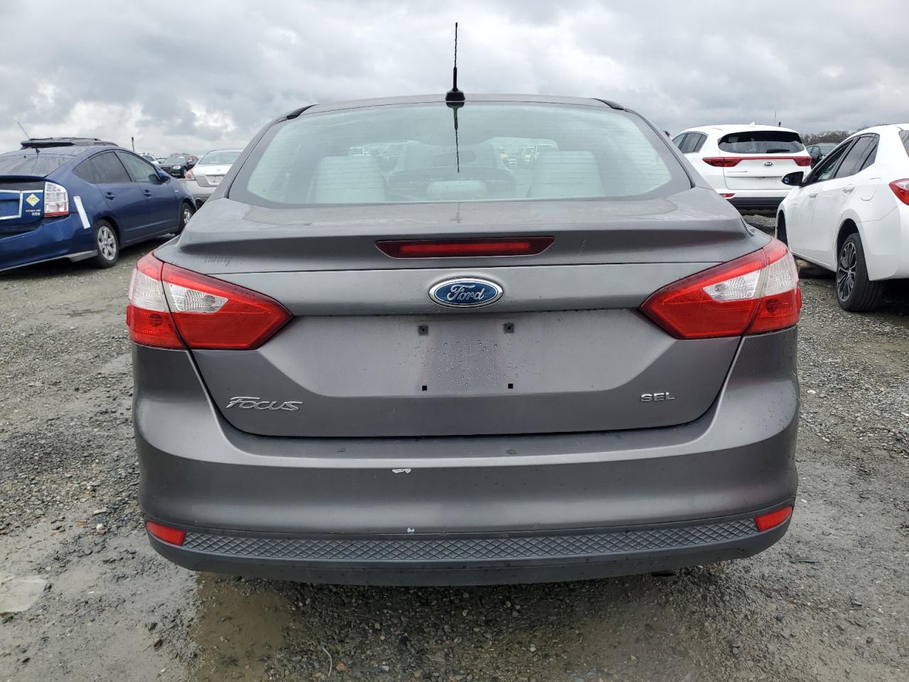 1FAHP3H21CL114748 2012 Ford Focus Sel