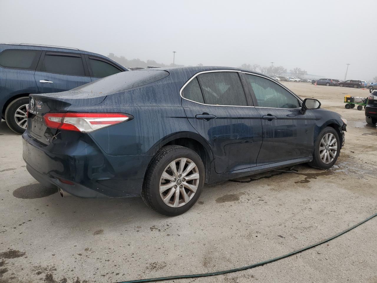 2018 Toyota Camry L vin: 4T1B11HKXJU555853