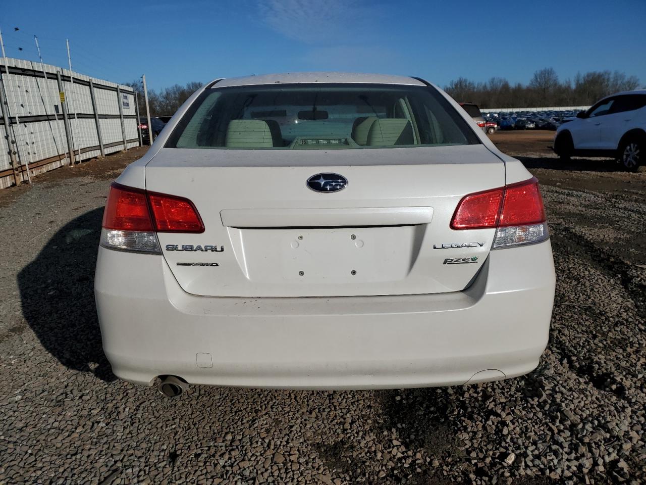4S3BMBC64B3218985 2011 Subaru Legacy 2.5I Premium
