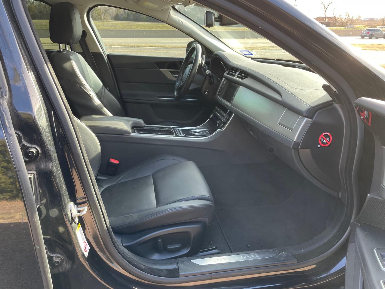 SAJBD4BV6GCY21319 2016 Jaguar Xf Premium