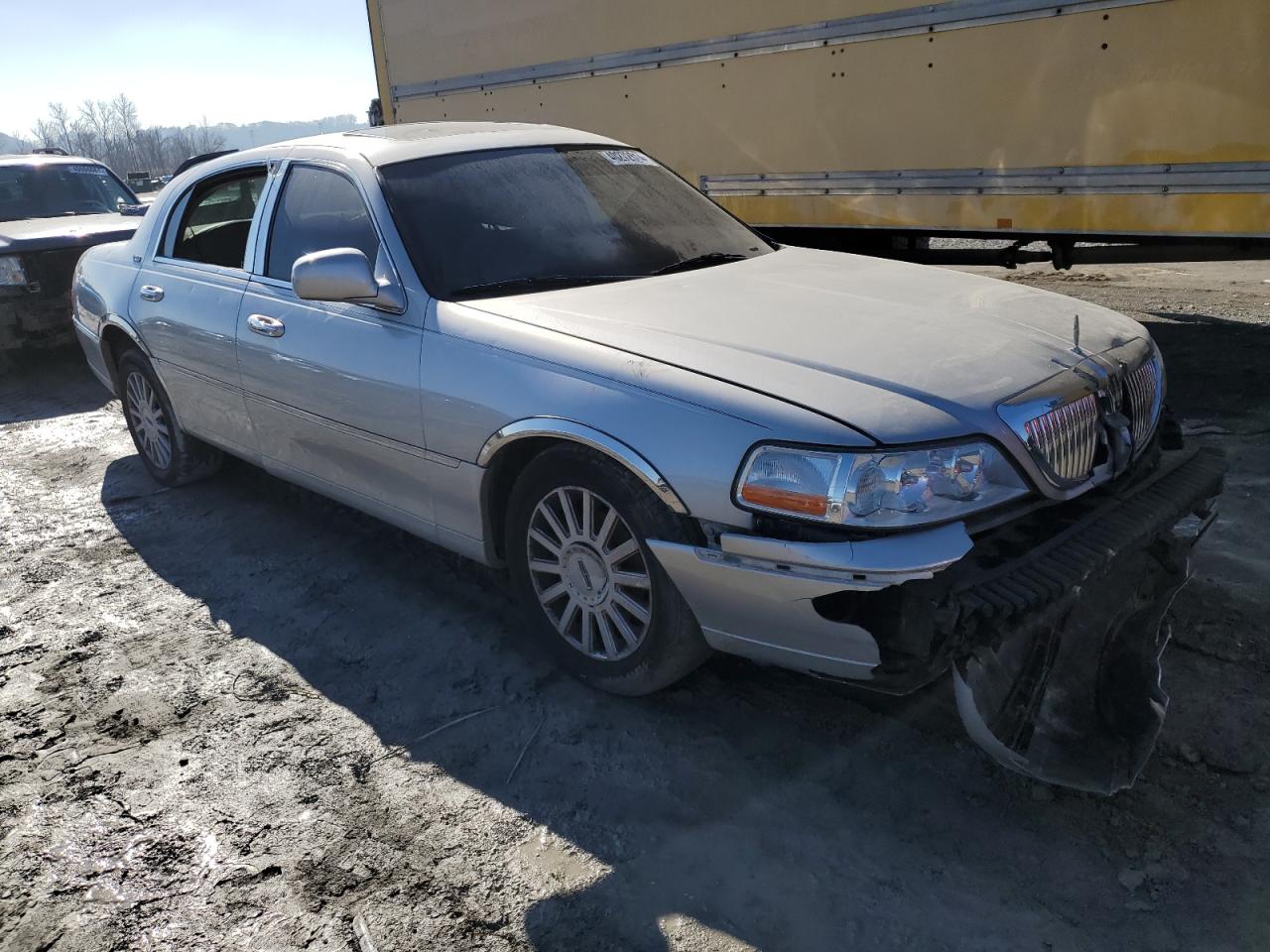 Lot #2339966863 2005 LINCOLN TOWN CAR S