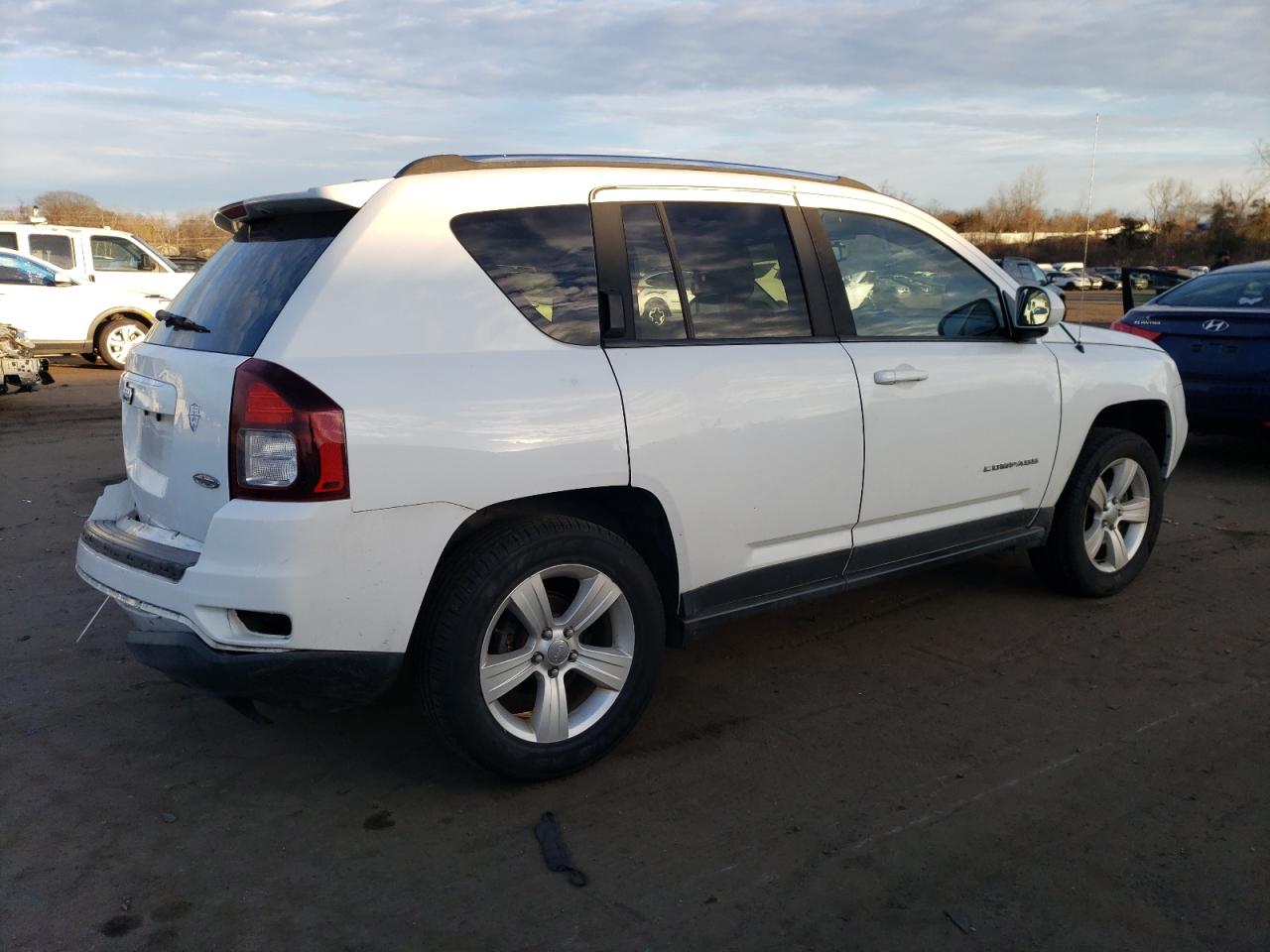 2015 Jeep Compass Latitude vin: 1C4NJDEB0FD304192