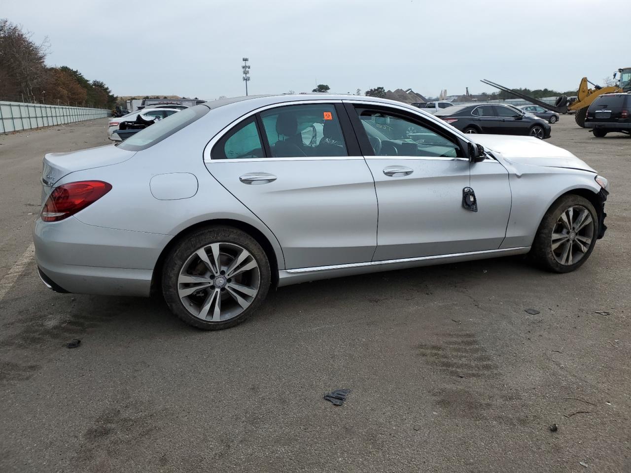 2015 Mercedes-Benz C 300 4Matic vin: 55SWF4KB3FU000405