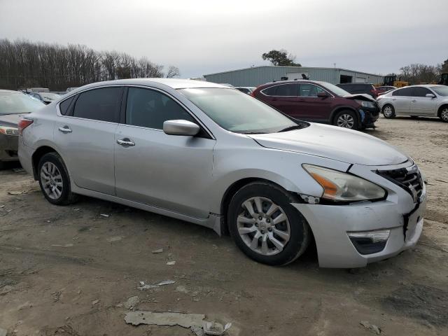 2015 Nissan Altima - Image 4