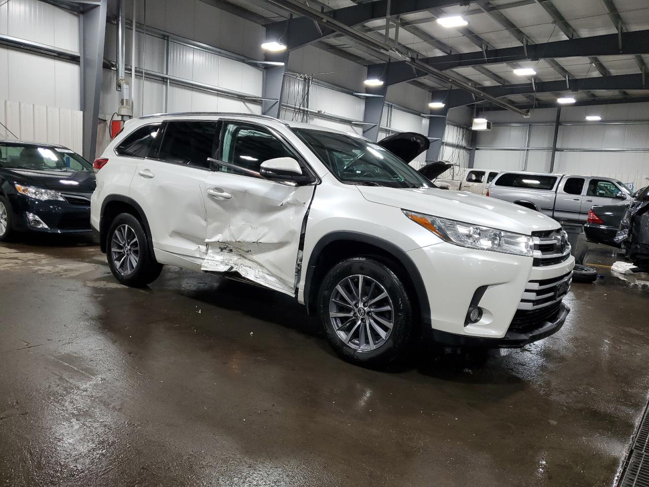 Lot #2371537126 2018 TOYOTA HIGHLANDER