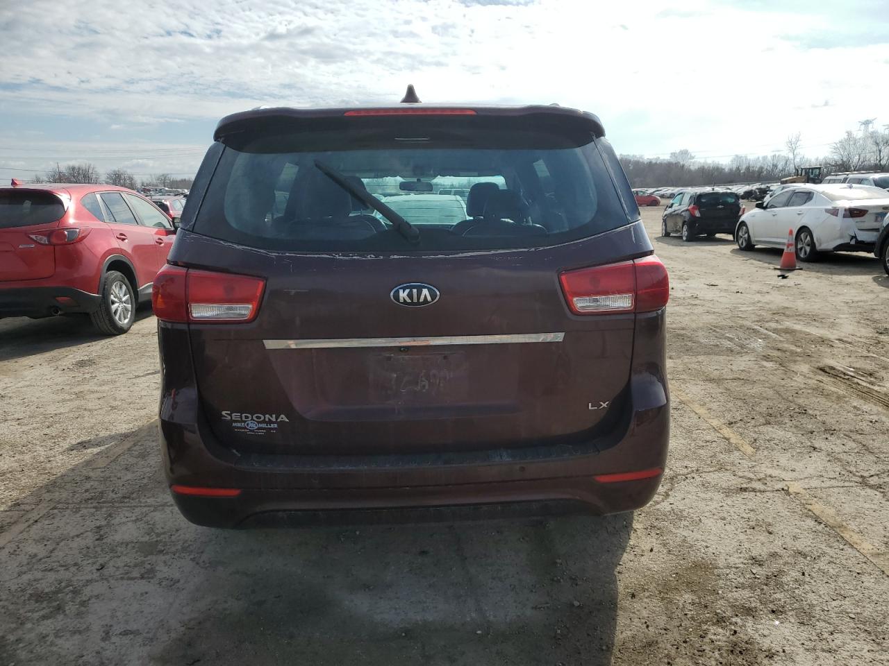 KNDMB5C15H6328469 2017 Kia Sedona Lx