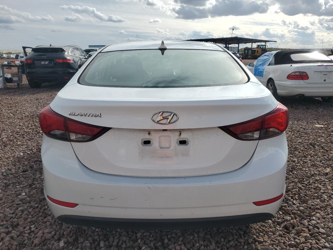 5NPDH4AE5FH548499 2015 Hyundai Elantra Se