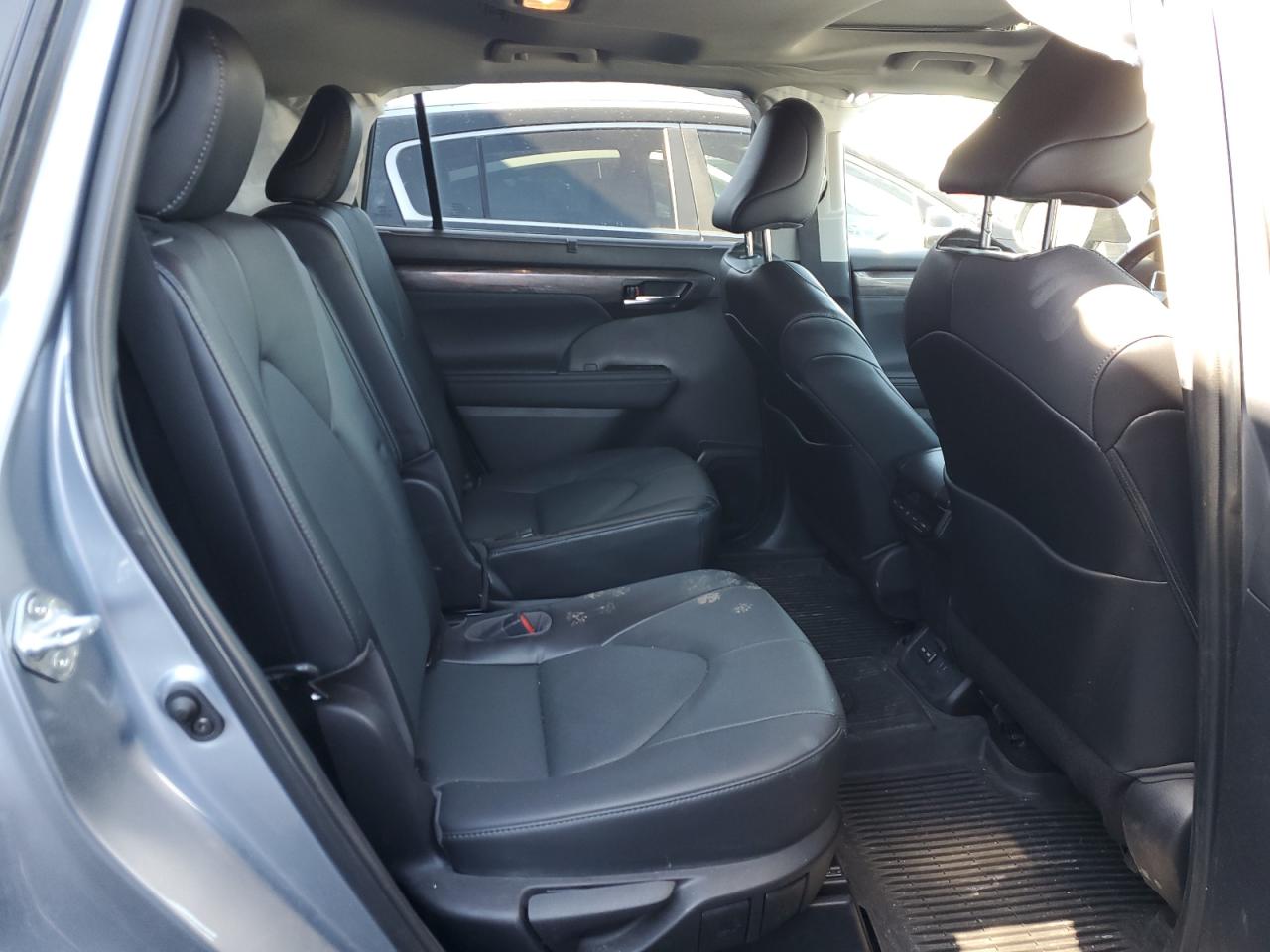 5TDDZRBH2NS206200 2022 Toyota Highlander Limited