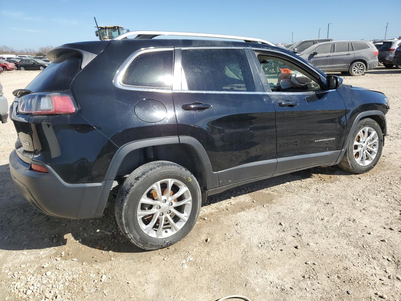 1C4PJLCB0KD265474 2019 Jeep Cherokee Latitude