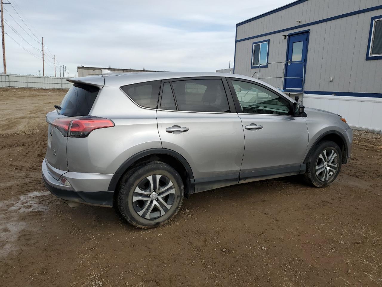 2018 Toyota Rav4 Le vin: JTMBFREV2JJ200308