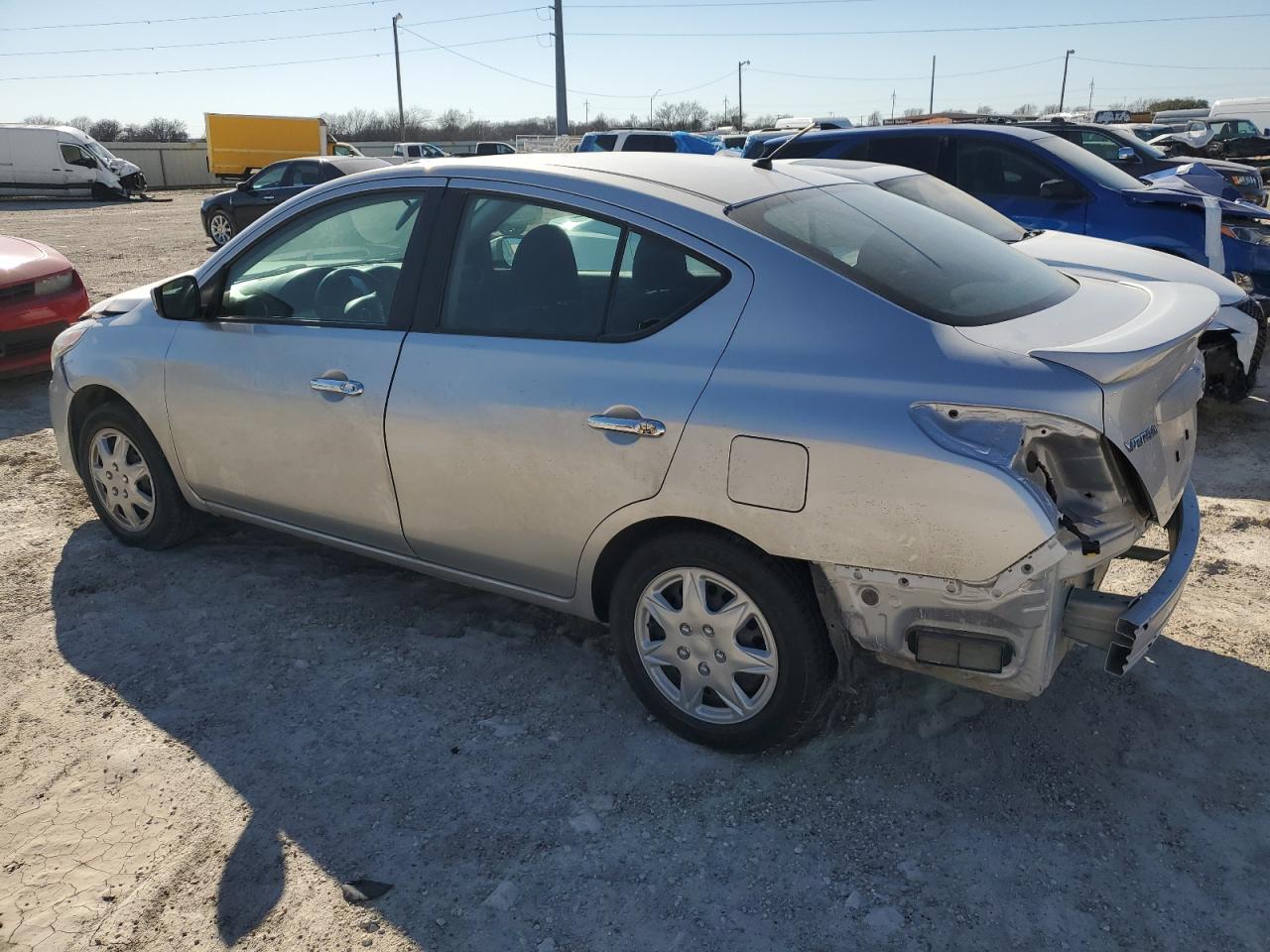 VIN: 3N1CN7AP4KL871396 2019 NISSAN VERSA