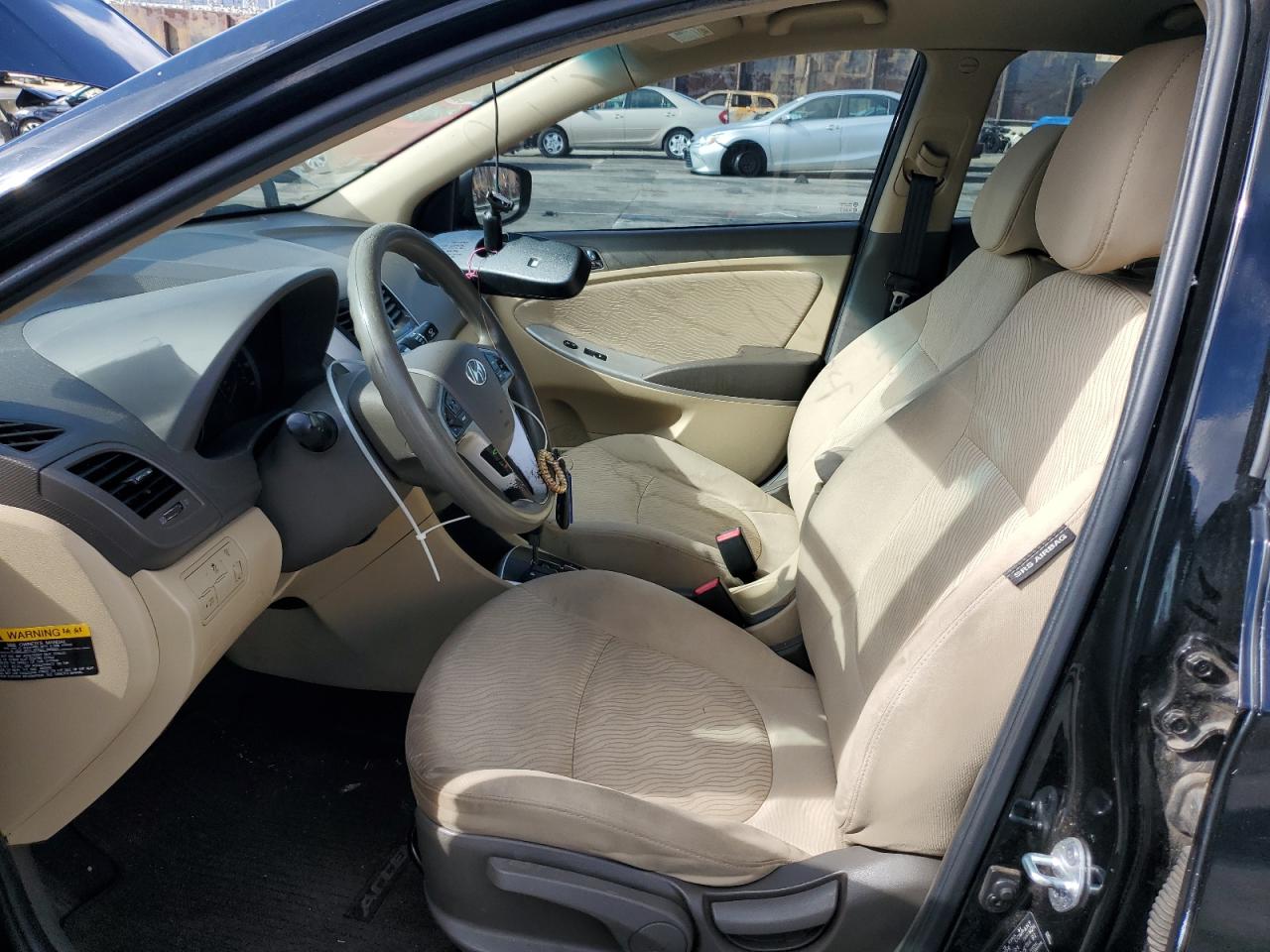 KMHCU4AE0DU380681 2013 Hyundai Accent Gls