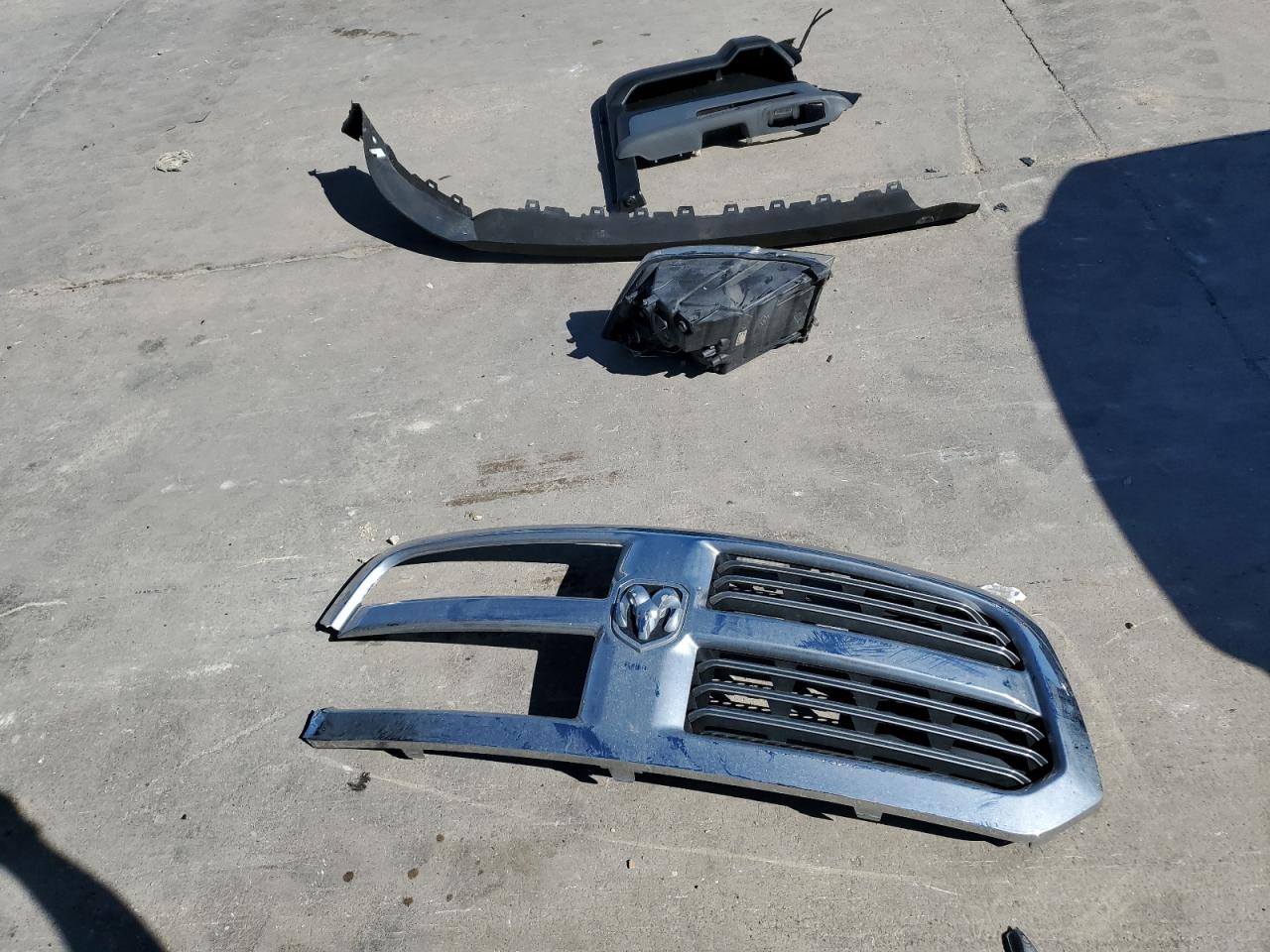 1C6RR7LG5ES375111 2014 Ram 1500 Slt