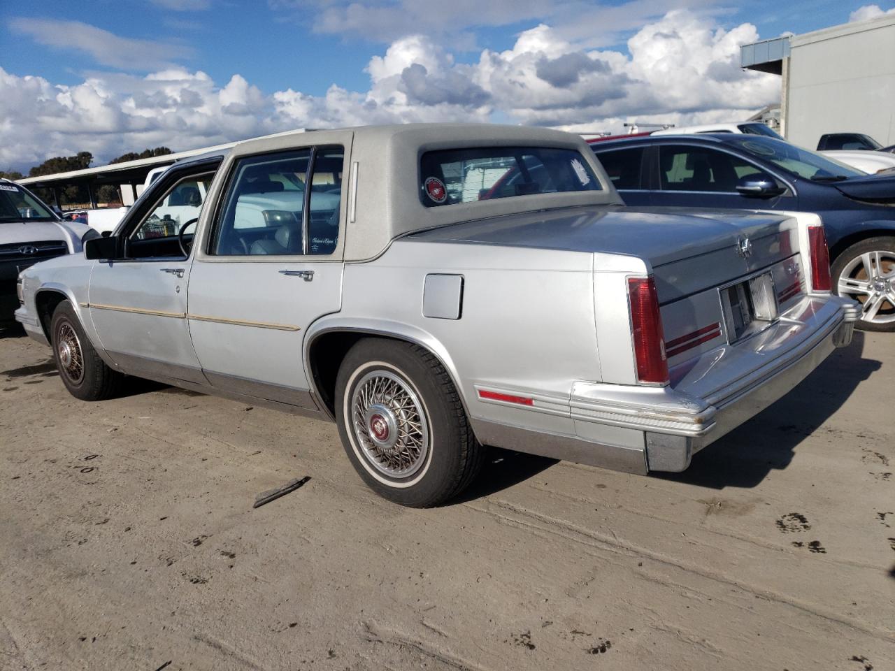 1G6CB5156J4343925 1988 Cadillac Fleetwood Delegance