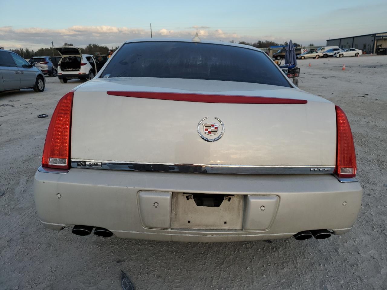 1G6KH5E60BU134405 2011 Cadillac Dts Premium Collection