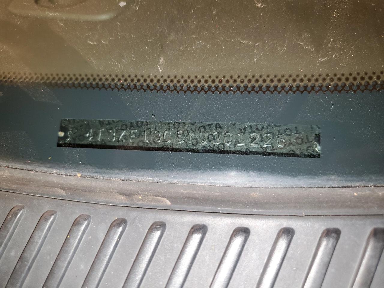 4T3ZF13C5YU301226 2000 Toyota Sienna Le