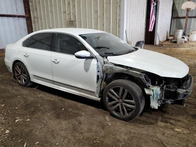 2017 VOLKSWAGEN PASSAT R-L 1VWDT7A32HC060752