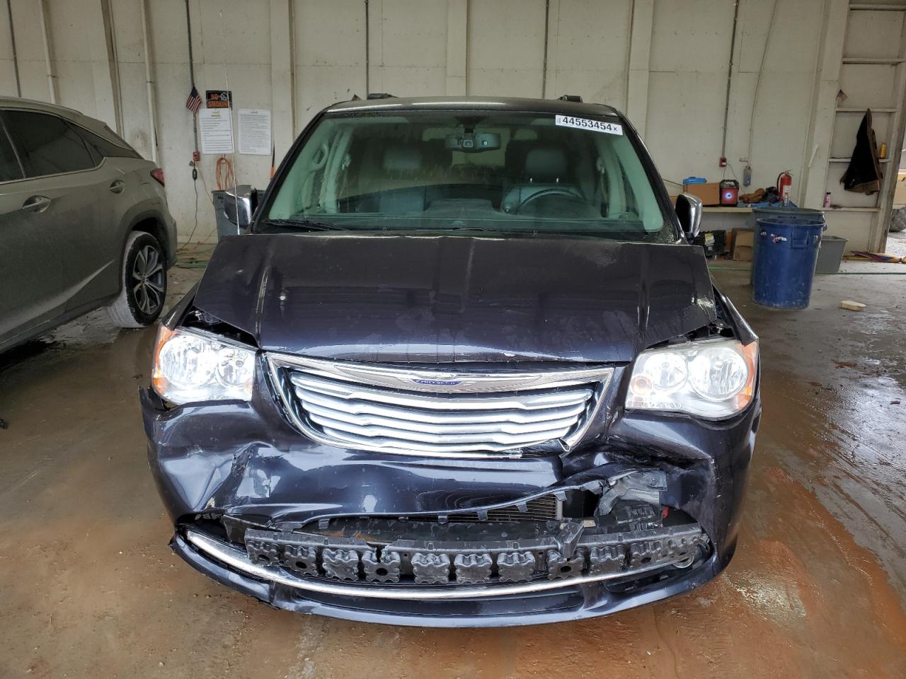 CHRYSLER TOWN & COUNTRY TOURING L