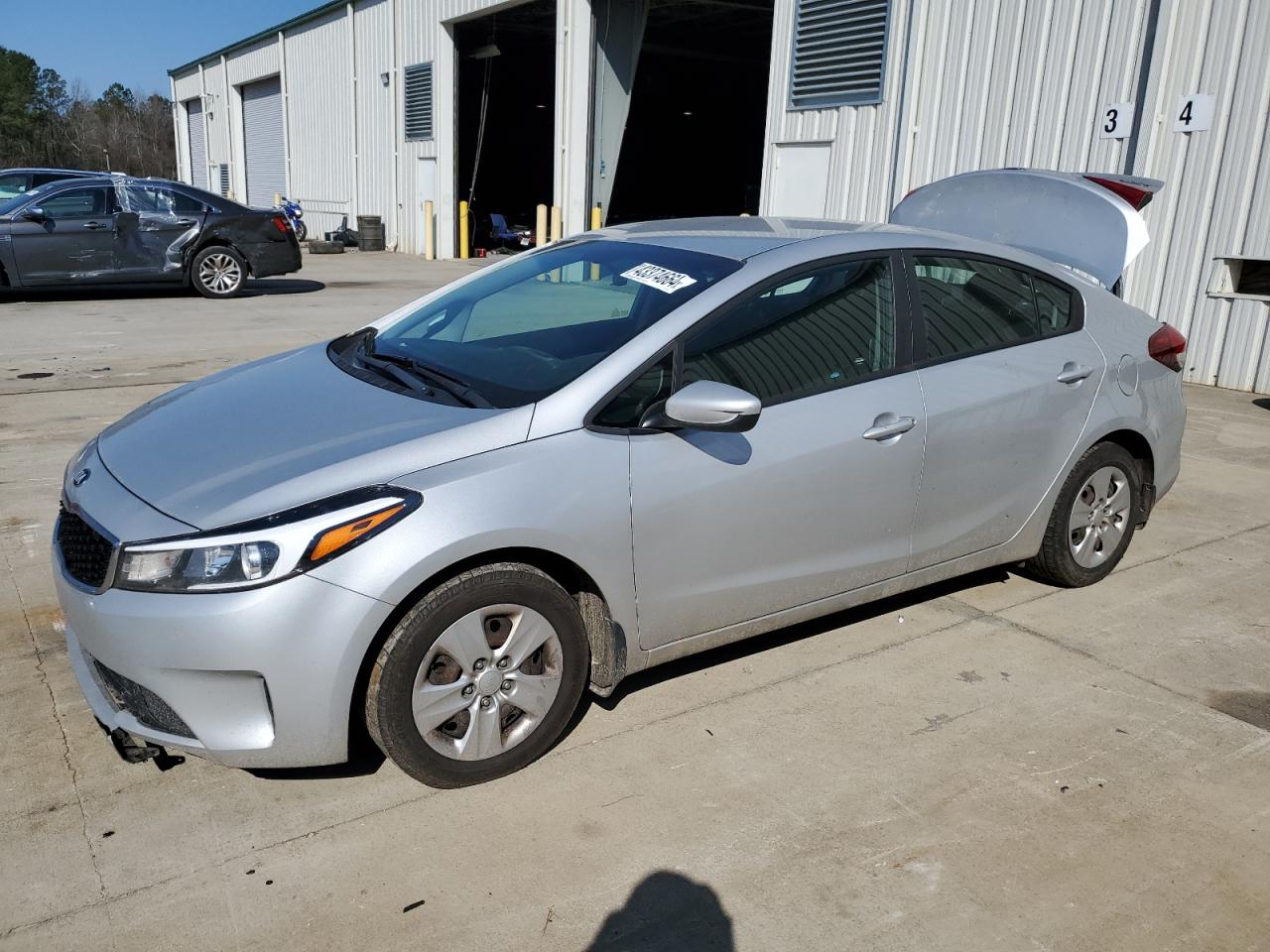 3KPFK4A76JE215737 2018 Kia Forte Lx