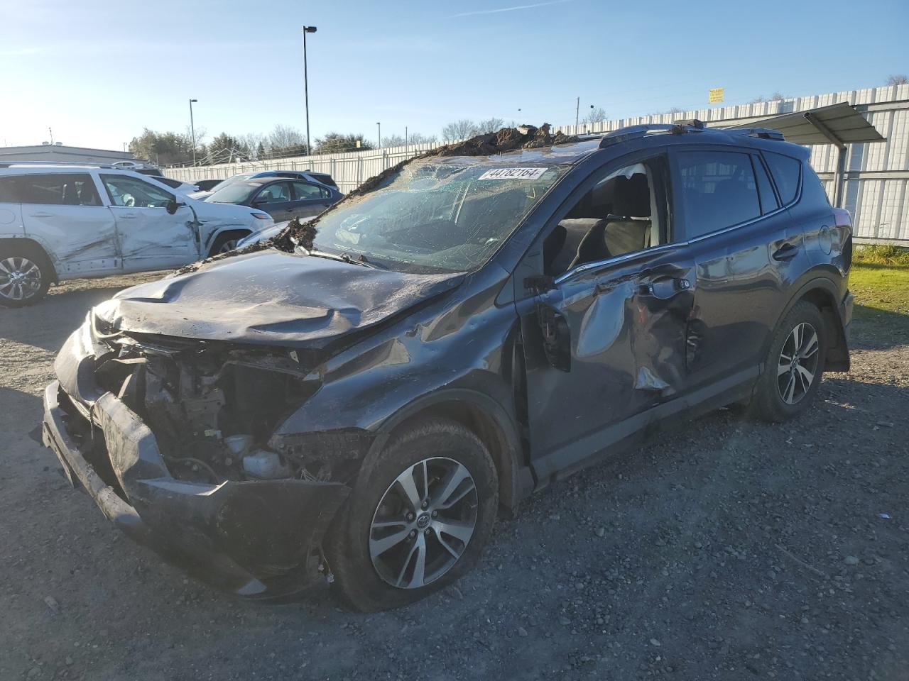 JTMRFREV0HJ708575 2017 Toyota Rav4 Xle