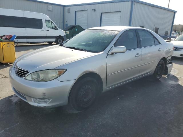 Lot #2489547321 2005 TOYOTA CAMRY LE salvage car