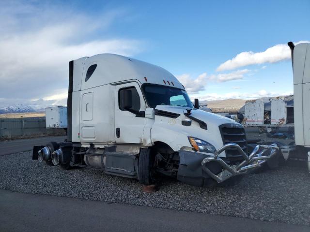 Lot #2429553630 2020 FREIGHTLINER CASCADIA 1 salvage car