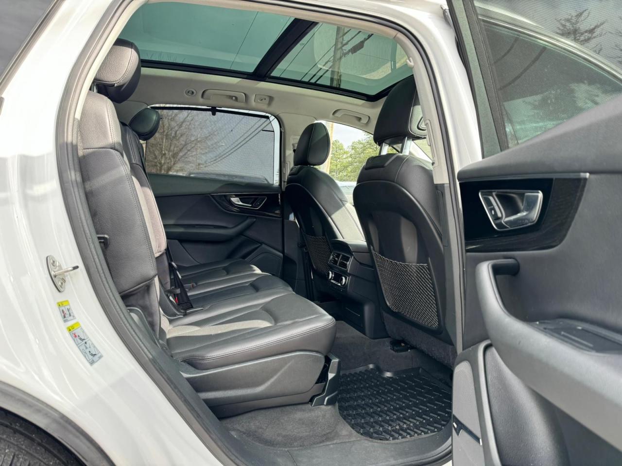 wa1vaaf72hd002683 WA1VAAF72HD002683 2017 Audi Q7 Prestige