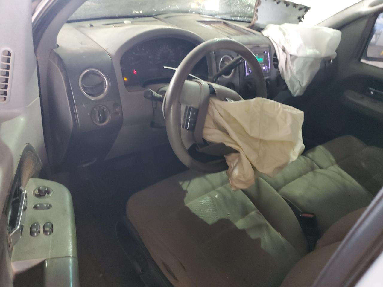 1FTRF12W05NA21812 2005 Ford F150