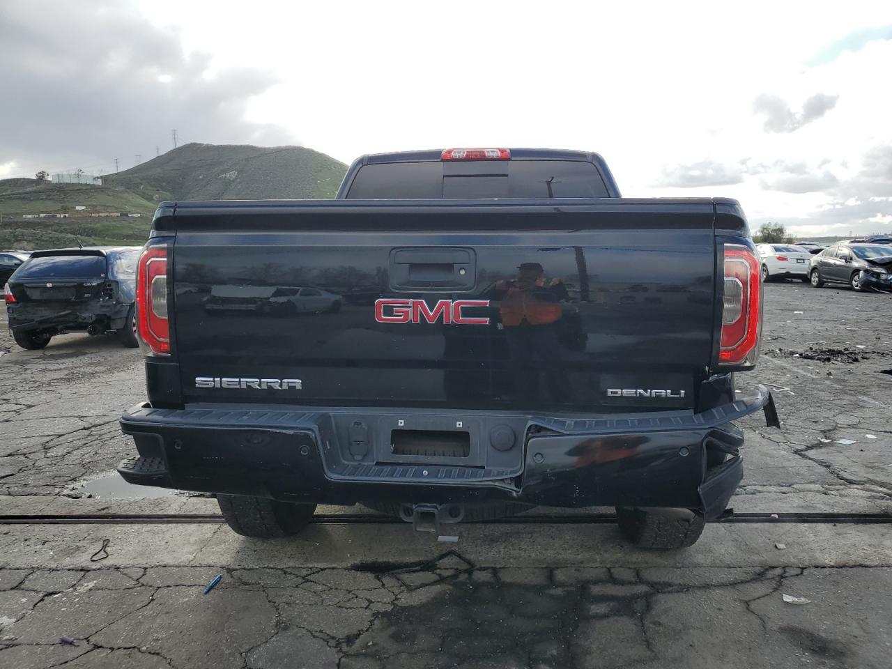 2017 GMC Sierra K1500 Denali vin: 3GTU2PEC4HG365635