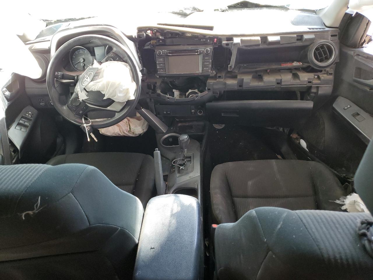 JTMZFREV5JJ209843 2018 Toyota Rav4 Le