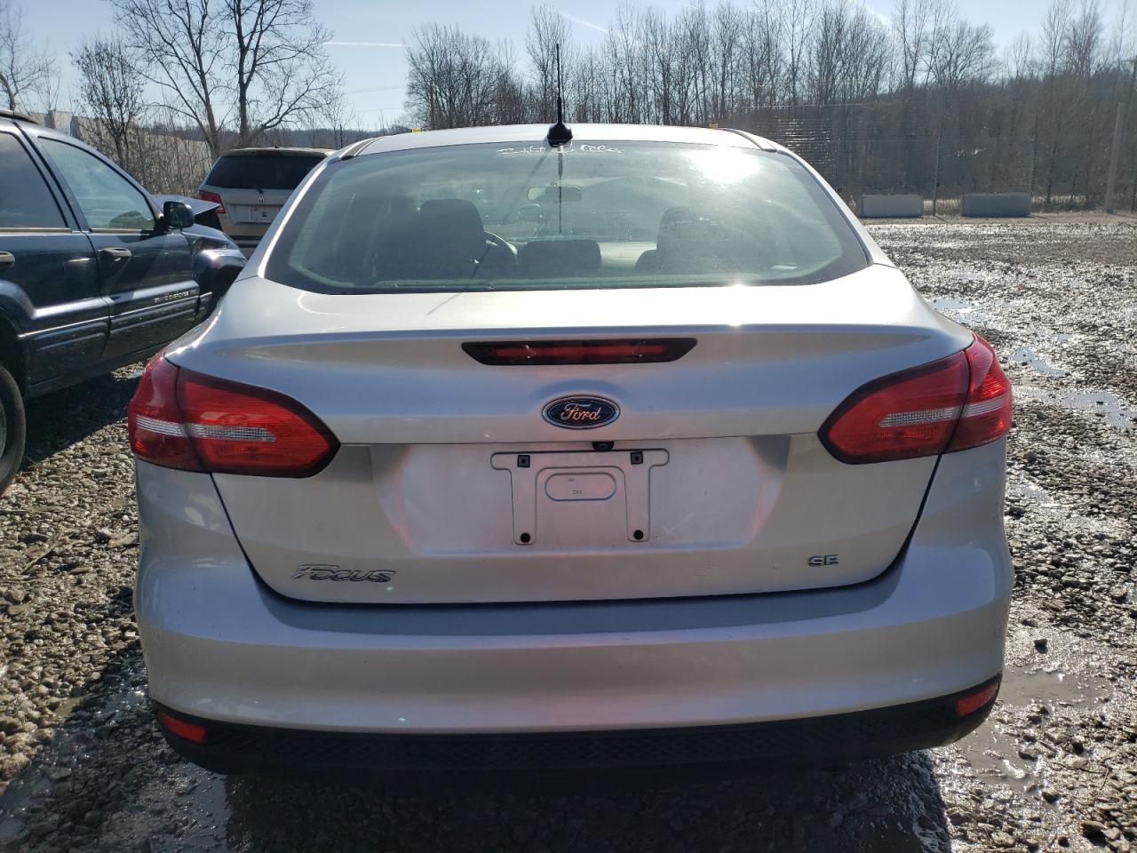 2017 Ford Focus Se vin: 1FADP3F22HL241467