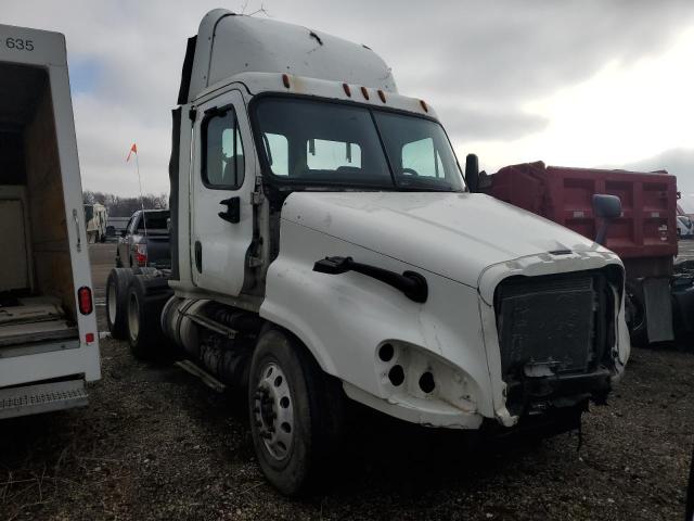 Lot #2473581303 2016 FREIGHTLINER CASCADIA 1 salvage car