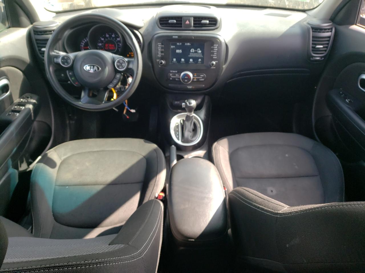 KNDJP3A50J7607701 2018 Kia Soul +