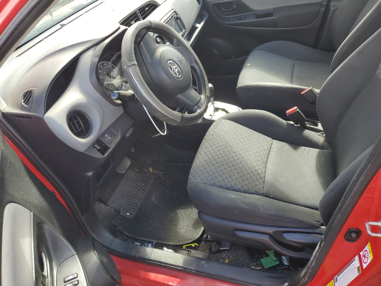 VNKKTUD30FA045266 2015 Toyota Yaris