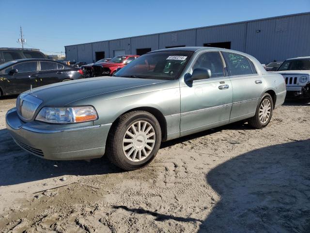 2005 Lincoln Town Car Signature