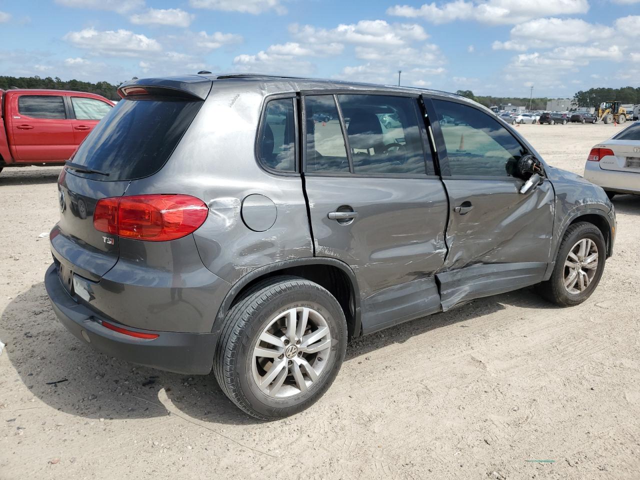 WVGAV7AX5GW597689 2016 Volkswagen Tiguan S