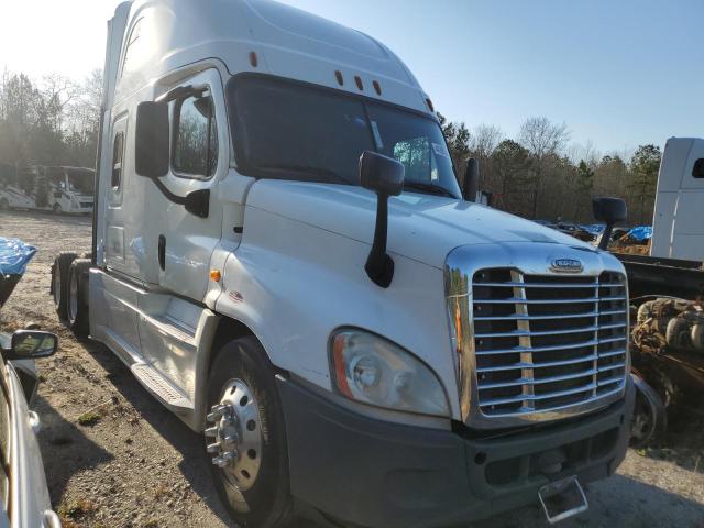 Lot #2526401906 2016 FREIGHTLINER CASCADIA salvage car