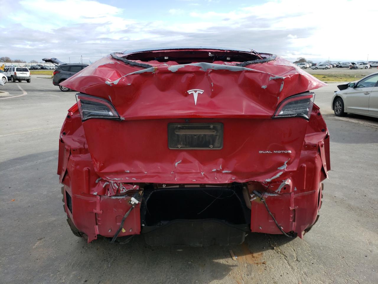 2022 Tesla Model Y vin: 7SAYGDEE8NF562007