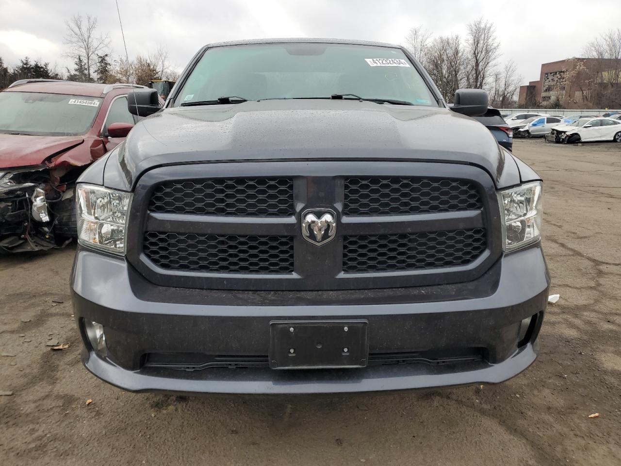 1C6RR7FG7JS268731 2018 Ram 1500 St