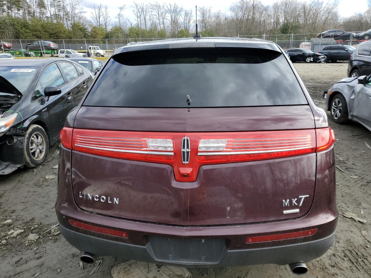 2LMHJ5AT6BBJ54929 2011 Lincoln Mkt