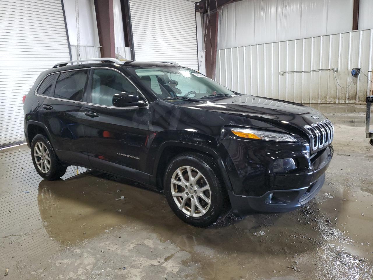 2018 Jeep Cherokee Latitude vin: 1C4PJMCB6JD541385