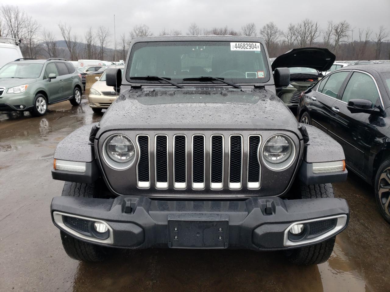 1C4HJXEG4KW570985 2019 Jeep Wrangler Unlimited Sahara