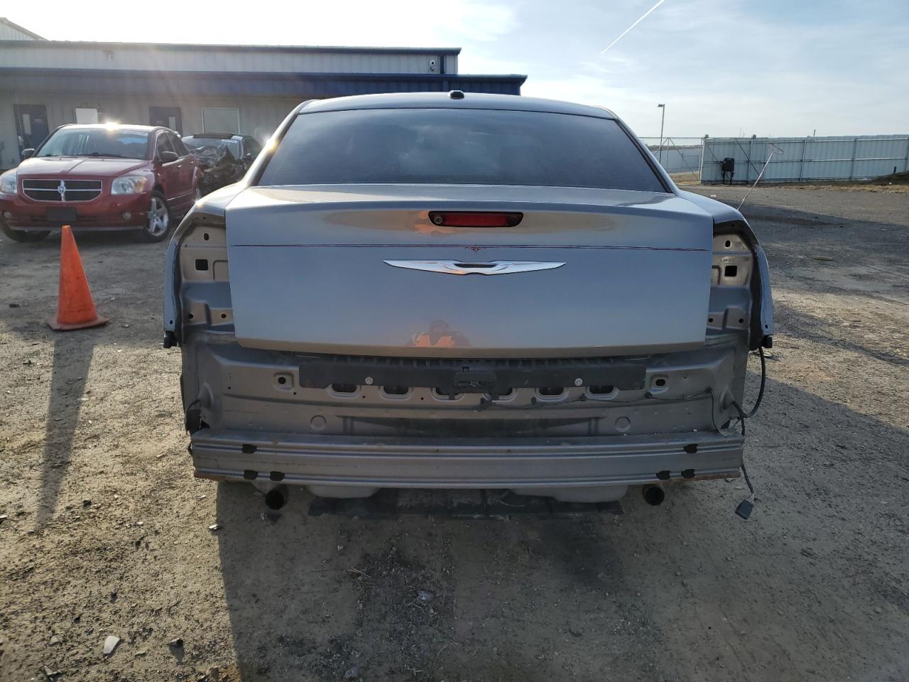 2C3CA6CT4BH592962 2011 Chrysler 300C