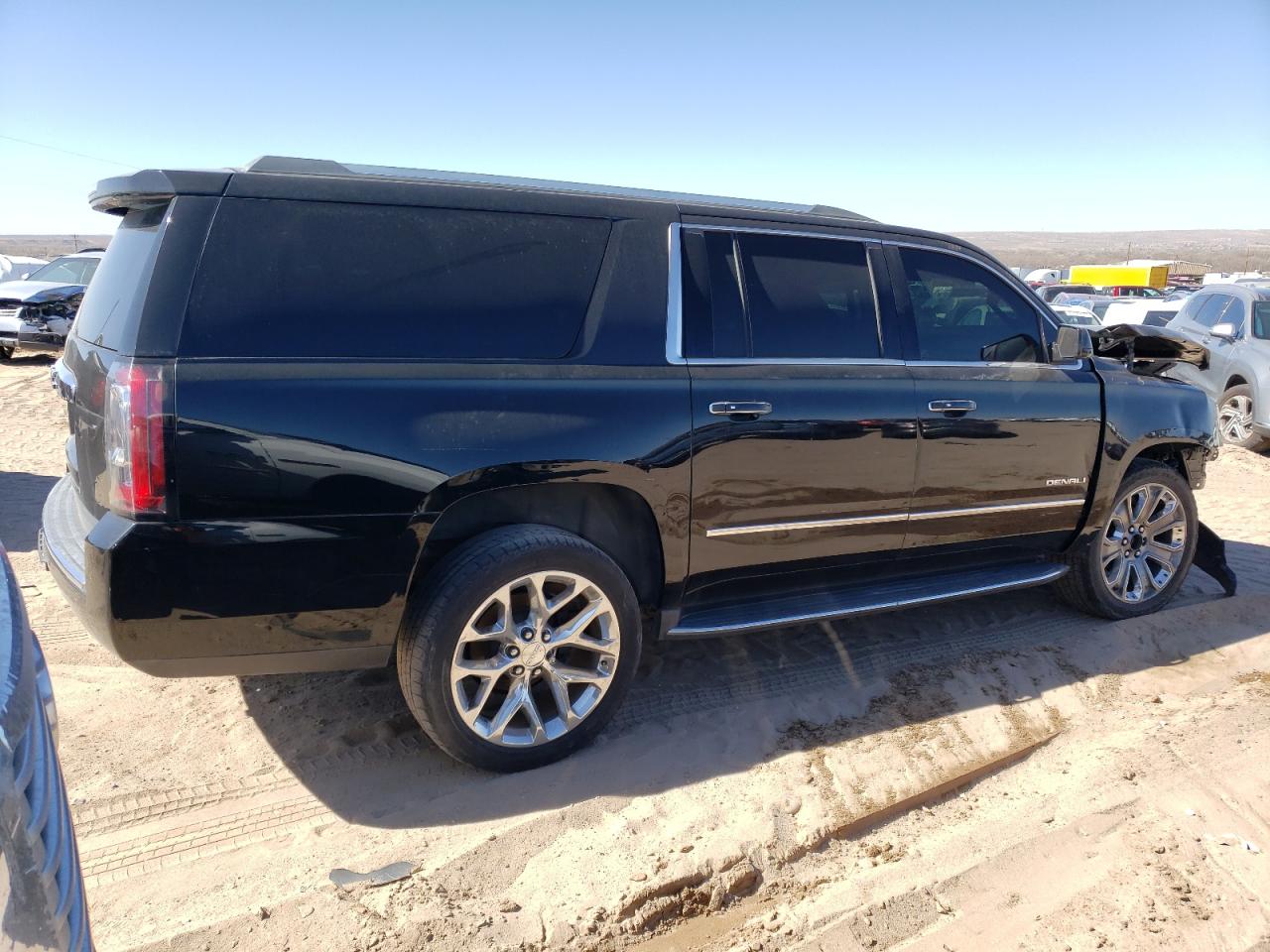 1GKS1HKJ0HR156979 2017 GMC Yukon Xl Denali